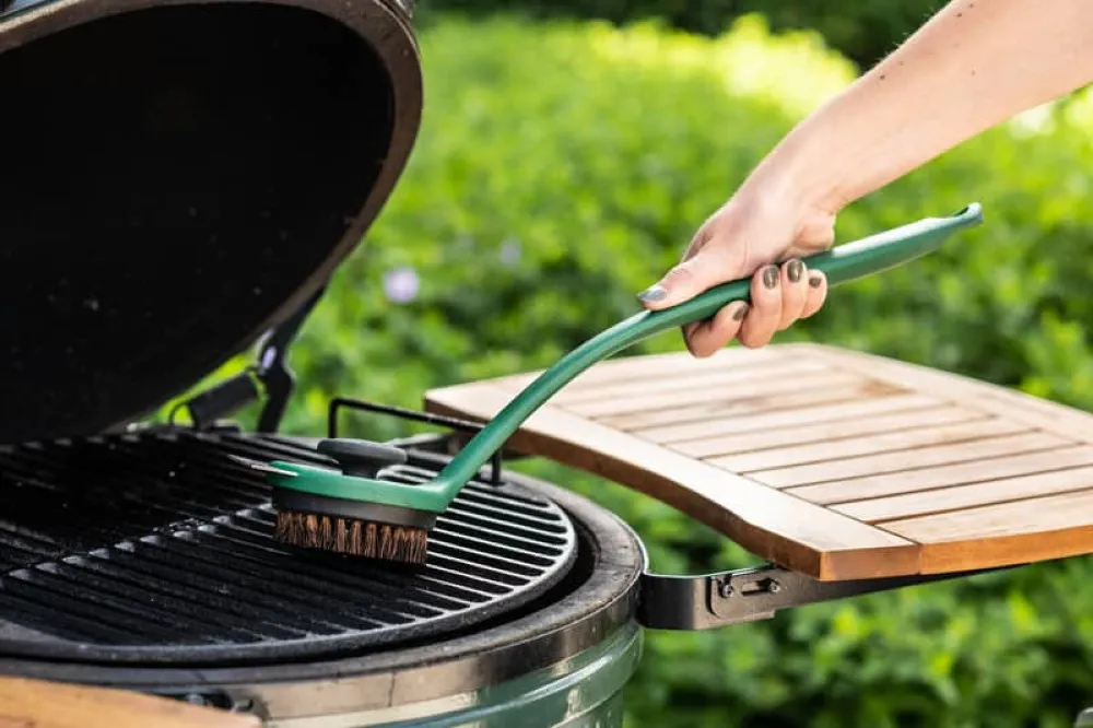 szczotka ze skrobakiem big green egg